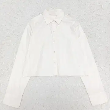 컨디션 최상 23년 모델 플라주 숏 기장 블라우스 아이보리 FREE