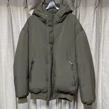 ZARA 올리브 그린 다운 자켓