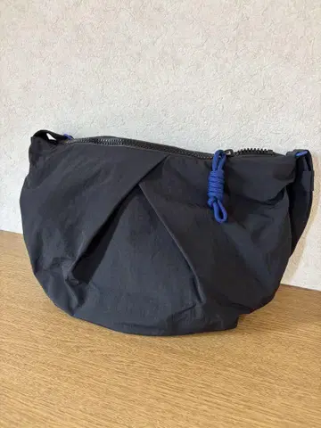 캠퍼 숄더백 블랙