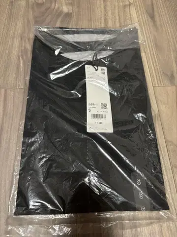 [새상품] +J 유니클로 수피마 코튼 릴랙스핏 크루넥 T셔츠 블랙