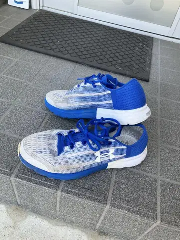 언더아머 스피드폼 벨로시티 러닝화