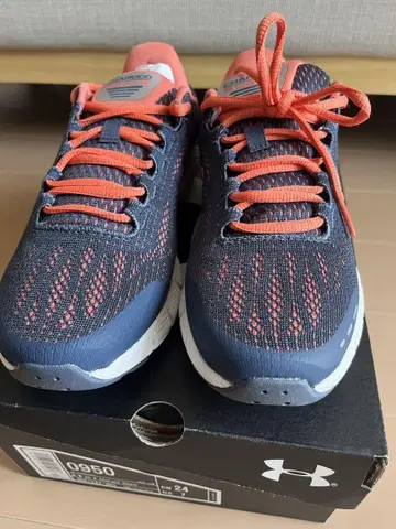 UNDER ARMOUR 스니커즈 24cm