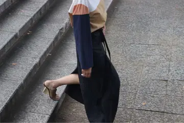 후미카_우치다 SILK MOIRE APRON SKIRT