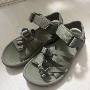 테바 샌들 카키 25