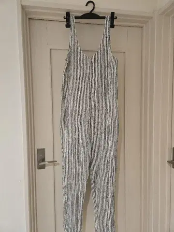 [새상품 택 포함] ZARA 스트라이프 패턴 멜빵바지 M 사이즈