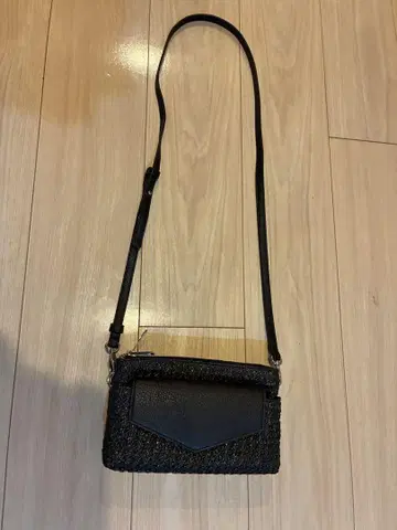 블랙 스마트폰 숄더백