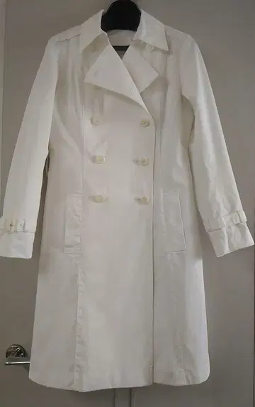 화이트 트렌치코트 더블 브레스트