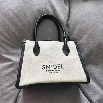 SNIDEL 아이보리/블랙 토트백