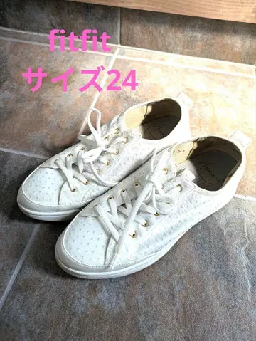 핏핏 화이트 엠보싱 가공 스니커즈 24.0cm