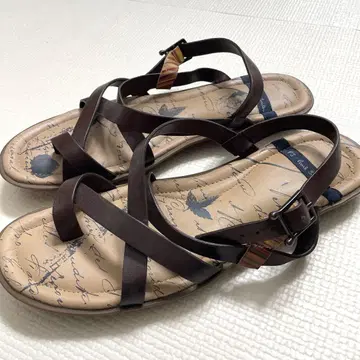 폴스미스 가죽 크로스 스트랩 샌들 스트라이프