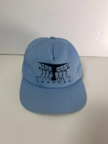 KROOKED 스카이블루 캡 그래픽 디자인