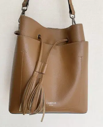카멜리아 로마 숄더백 프린지