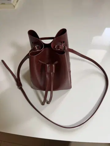 버건디 버킷 숄더백