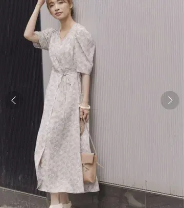 사라사 패턴 파워 숄더 원피스
