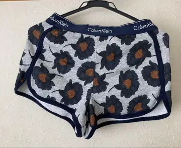 Calvin Klein 플라워 프린트 숏팬츠 M 새상품급