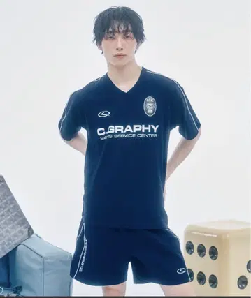 인터넷 완판템 C.GRAPHY 네이비 V넥 티셔츠 S 사이즈