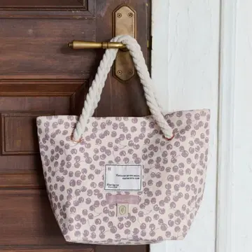 Her lip to Cherry Tote Bag pale mauve