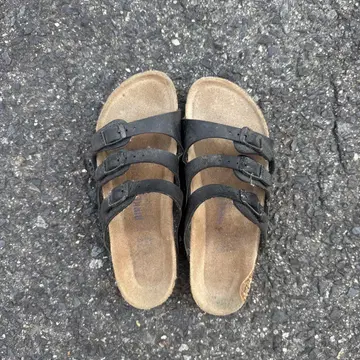 BIRKENSTOCK 블랙 샌들