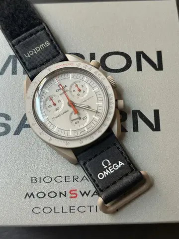 OMEGA Speedmaster MoonSwatch 크로노그래프
