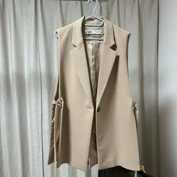 [새상품급] ZARA 베이지 슬리브리스 자켓 베스트