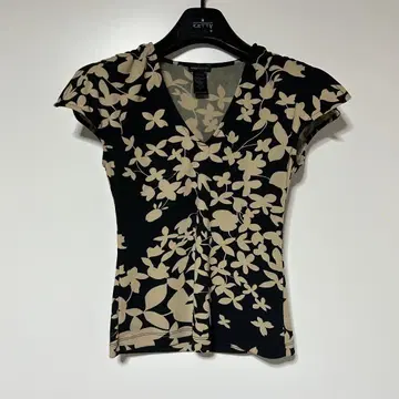 BCBG MAXIZRIA 꽃무늬 프렌치 슬리브 티셔츠 블라우스