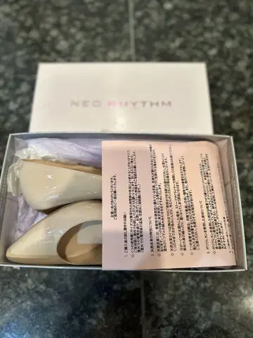 NEO RHYTHM 에나멜 베이지 하이힐