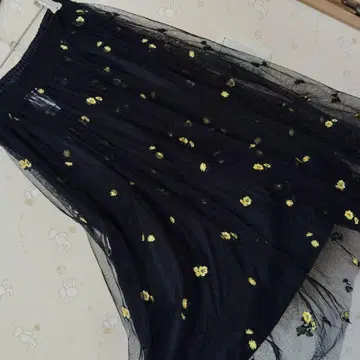 네이비 꽃무늬 자수 플레어 롱 스커트