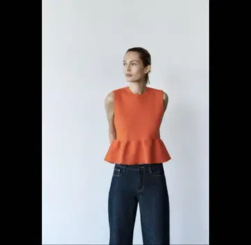 미사용 새상품 ZARA 오렌지 페플럼 슬리브리스 상의