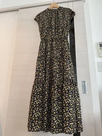 United Arrows 꽃무늬 슬리브리스 원피스