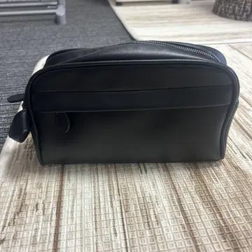 블랙 가죽 클러치백