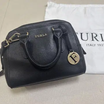FURLA 블랙 가죽 숄더백
