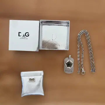 D&G 스타 모티브 목걸이