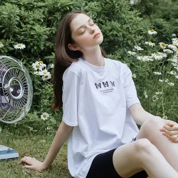 뉴 트리플 버터플라이 자수 티셔츠 레터 프롬 문 화이트