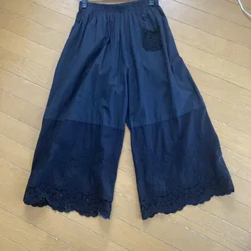 타치바나 블랙 레이스 밑단 가우초 팬츠