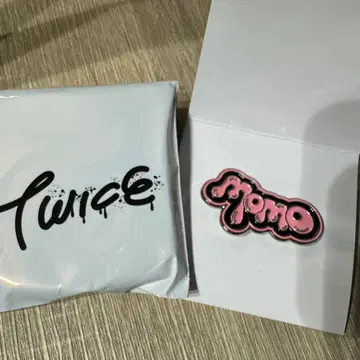 TWICE 랜덤 핀배지 모모 핀배지