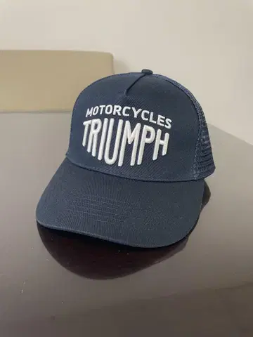 TRIUMPH 메쉬 캡 네이비
