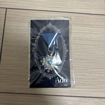 ado 모나리자의 옆모습 VIP 브로치