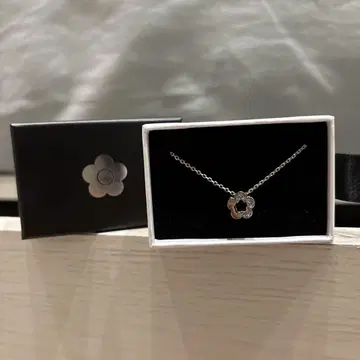 마리콴트 하스 스톤 데이지 목걸이