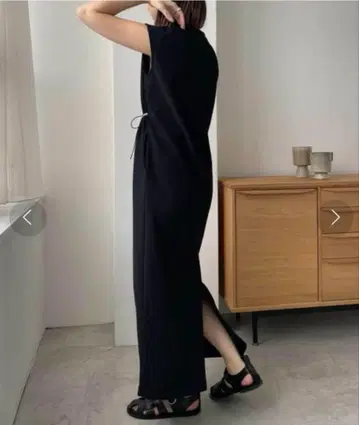 CAPRICIEUX LE'MAGE 드로스트 민소매 원피스