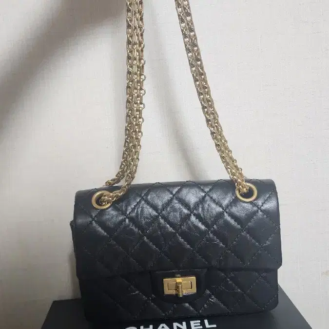【モコモコ可愛い♪】シャネル ショルダーバック CHANEL Chanel 23P Small Half Moon Hobo Bag In Lilac Pink With Gold