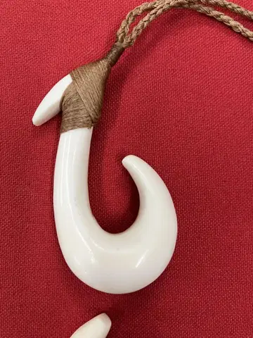 본 카빙 목걸이 헤이마타우 피쉬후크