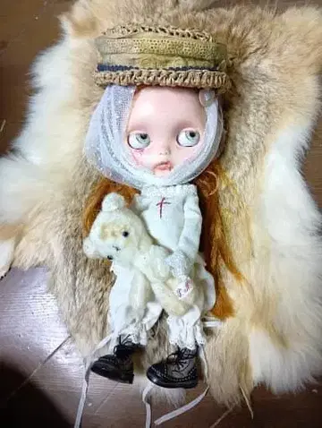 브라이스 아이시돌 아웃핏 레이스 스카프 덤