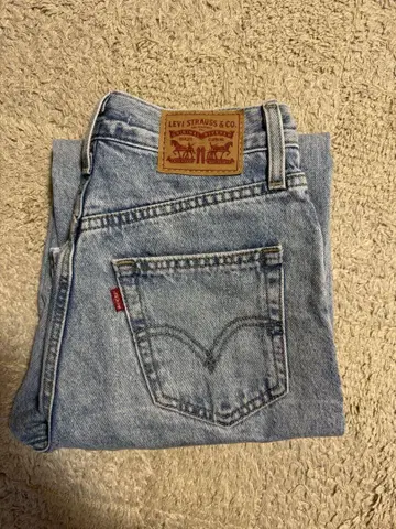 Levi Strauss & Co. 하이웨스트 스트레이트 24