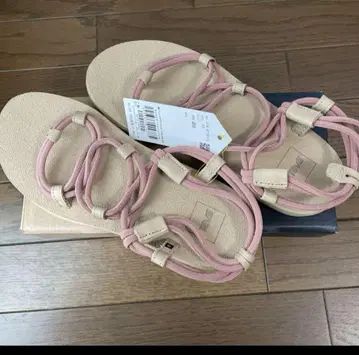 테바 샌들