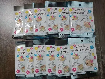 미개봉 [ 12봉지 ] 햇볕에 탄 키티 아크릴 미니 참 미사용 새상품