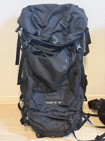 OSPRAY Kestral 38 블랙 백팩