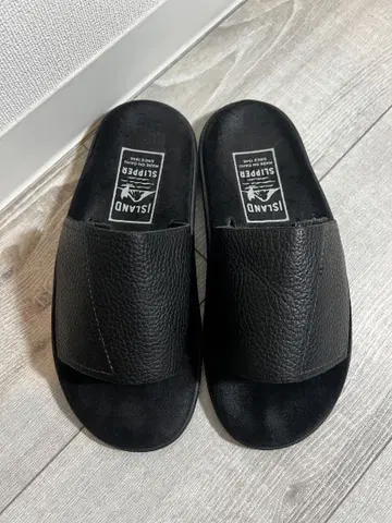 ISLAND SLIPPER 블랙 슬라이드 샌들