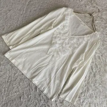 ANAYI V넥 티셔츠 화이트 38 프릴 깔끔 포멀