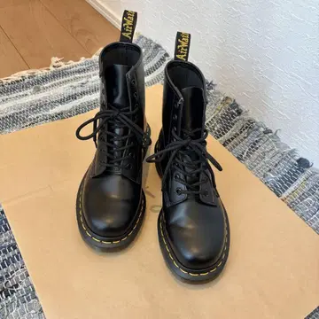새상품급 Dr.Martens 닥터마틴 1460 8홀 부츠