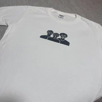 페트롤즈 티셔츠